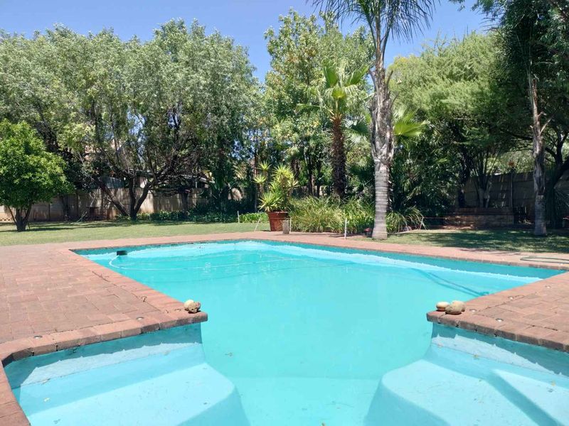 Family Home in Prime Location with limitess opportunties to expand and earn income - Photo 6