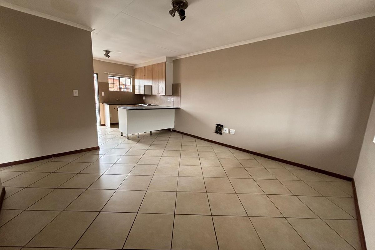 2 Bedroom 1 Bathroom Townhouse For sale in Midrand - Photo 4