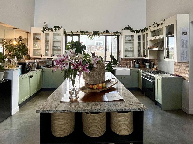 🌿 Modern Light-Filled Home on Omeya Golf Estate - Photo 2