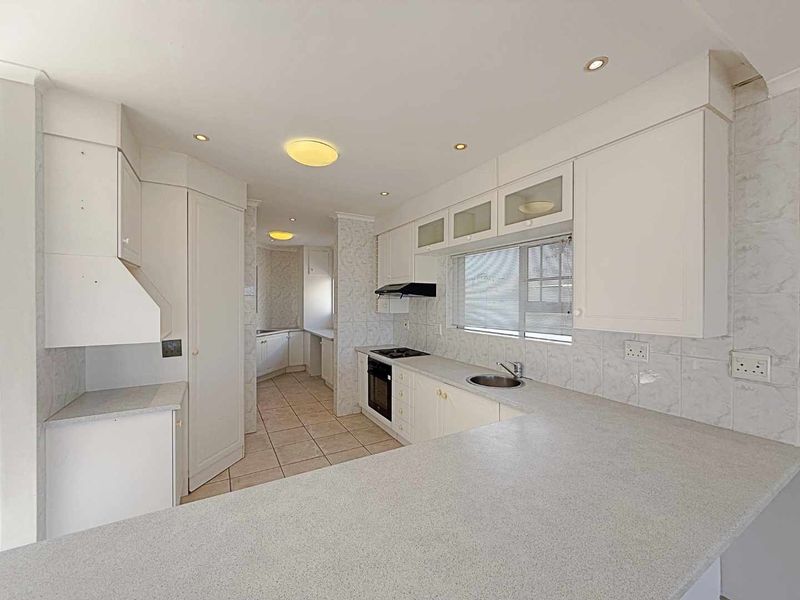 Beach Front, 4-Bedroom House in Middedorp - Photo 6