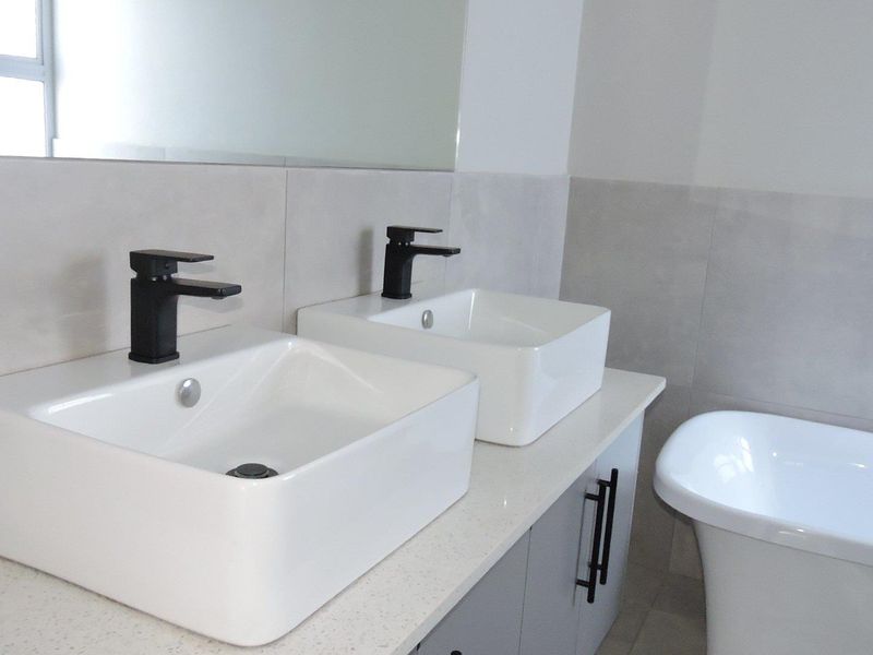 Modern ground floor 2 Bedroom apartment with garden in Brooklyn - Photo 7