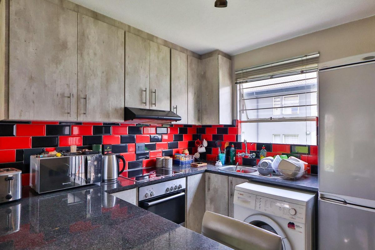 Modern Renovated Ground Floor 2-Bed Unit in Secure Ridgeway Complex - Photo 3