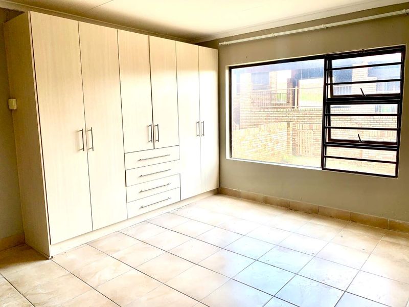 Beautiful, Fresh & Cozy Ground Floor Townhouse – Northern Bloemfontein - Photo 8