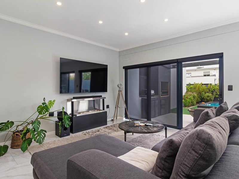 Perfect Entertainer’s Home in Sought-After Sagewood Estate - Photo 3