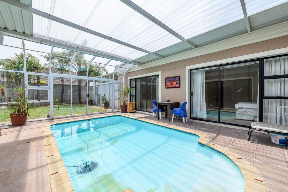 Magnificent, neat, spacious 4 Bed PLUS Study. Family Home. Serious Seller! Value for Money! - Photo 3