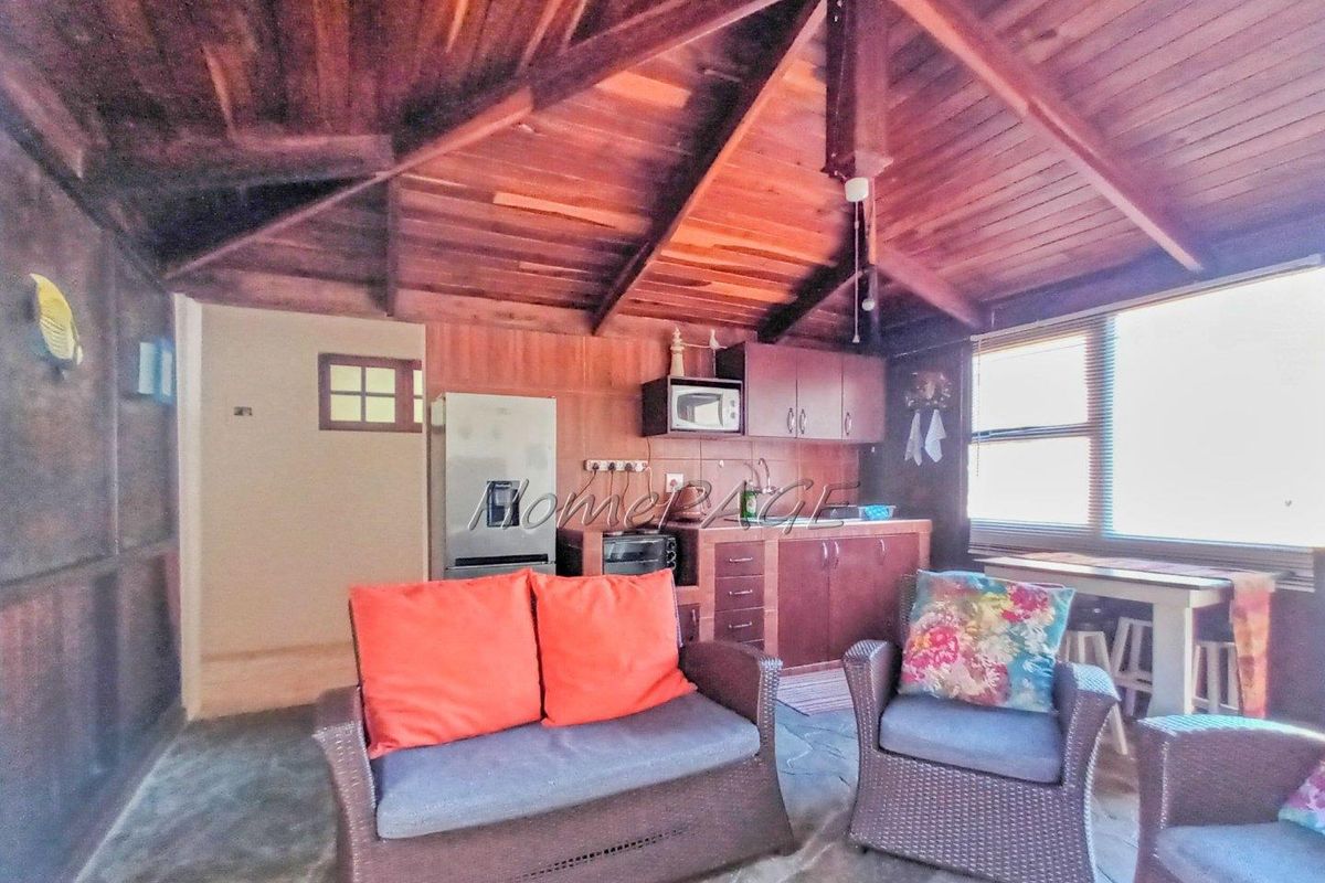 Ext 9, Swakopmund:  4 Bedr Home with 2 Bedr Flat is for Sale - Photo 5