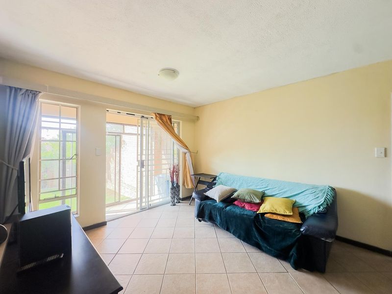 2 Bedroom Townhouse with a Private Garden - Photo 8