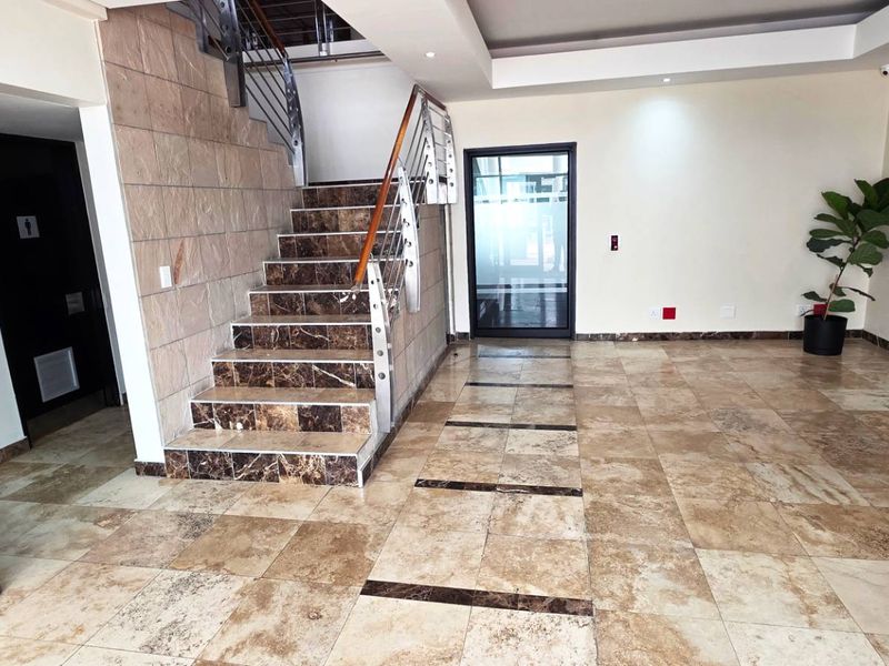 Spacious First Floor Office with Private Balcony - Photo 9