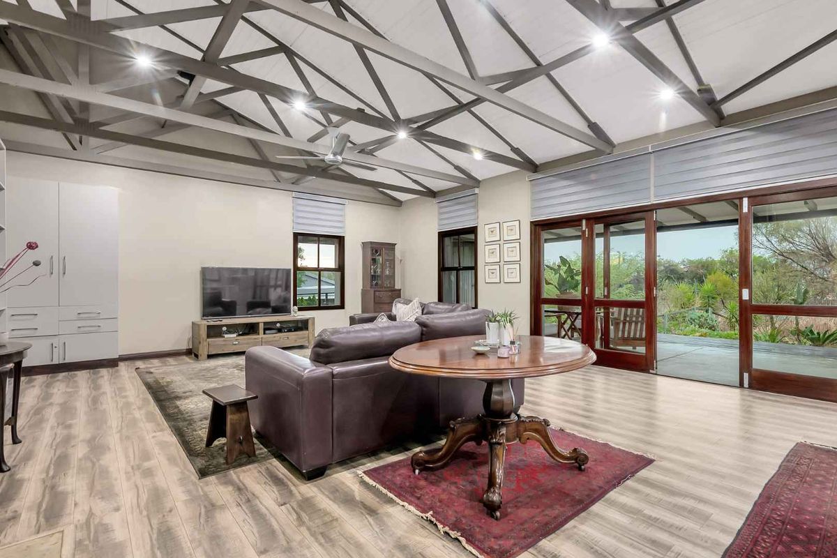 FURNISHED FARM STYLE COUNTRY FEELING - Photo 5