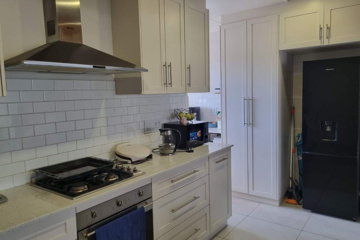 This property offers sophistication, comfort and safety in one of the most sought- after areas. - Photo 2