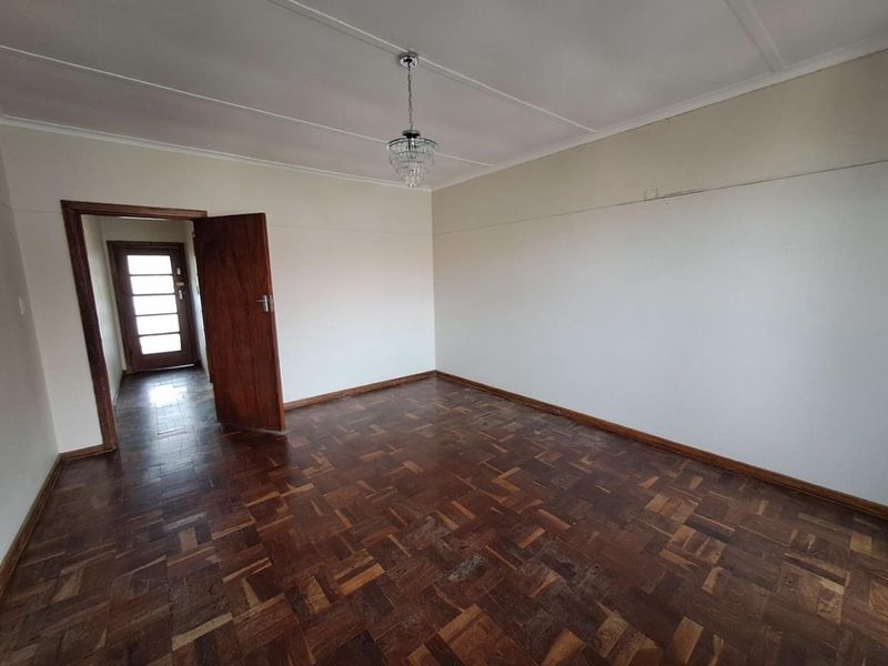 Charming and Secure Apartment in Southernwood - Photo 10