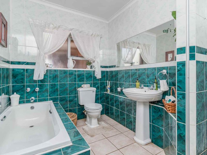 Spacious Family Home for Sale in Colchester - Photo 3