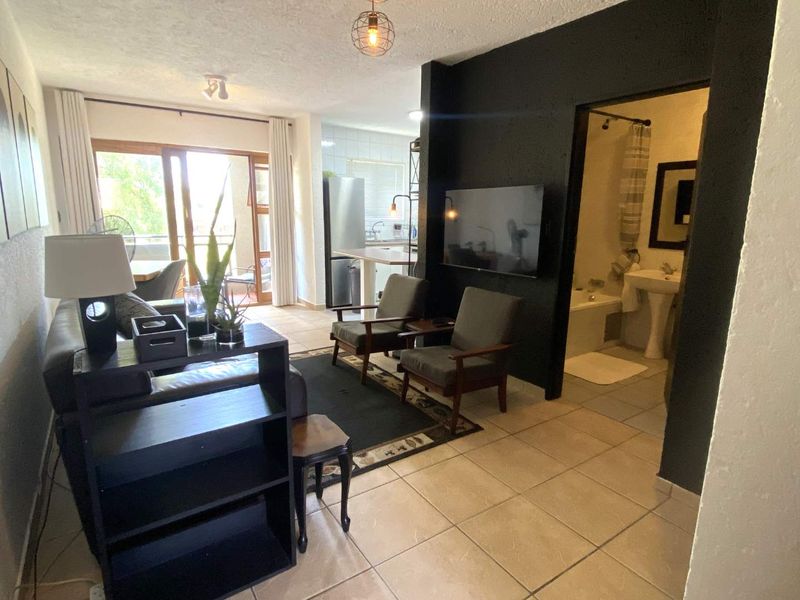 1 Bedroom Apartment / Flat for sale in Waterkloof. - Photo 5