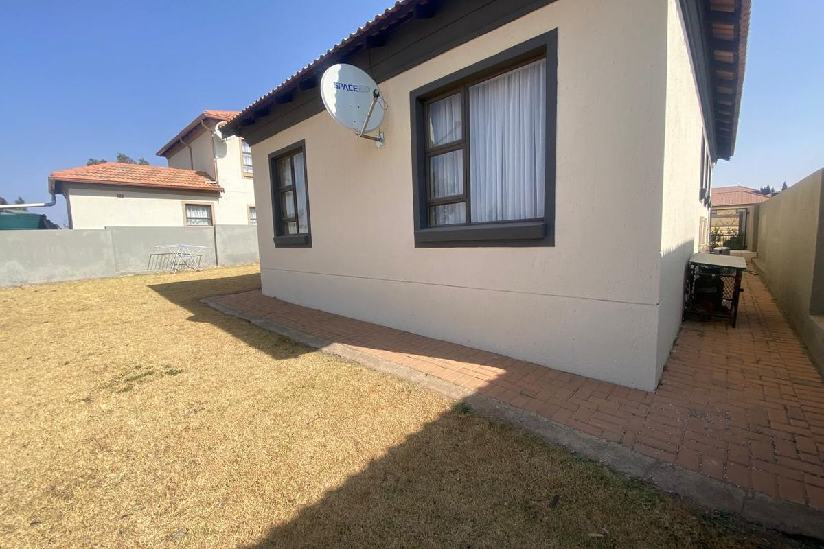 Three bedroom home for sale - Photo 3