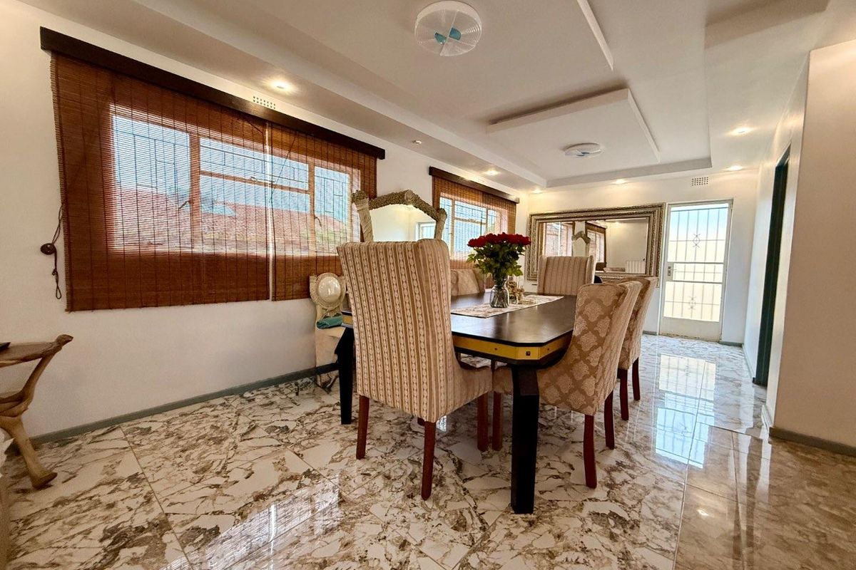 3 bedroom house for sale in good area of Vryheid - Photo 4