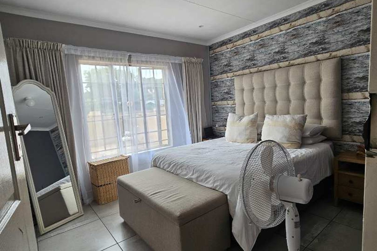 2 bedroom town house in the heart of Eldorette - Photo 4