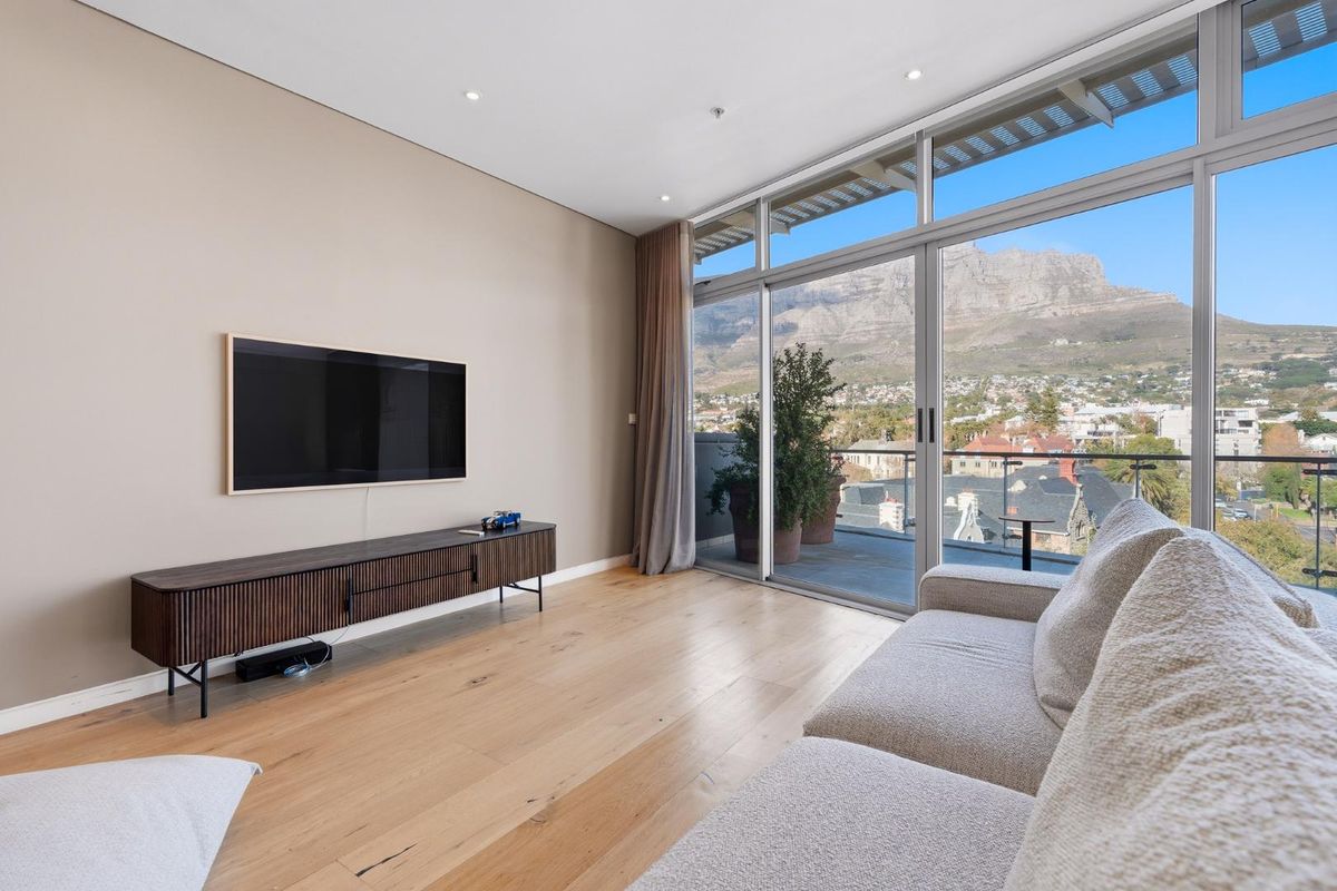 Luxury Penthouse with 180° Table Mountain Views – Available Sept 2026 - Photo 4