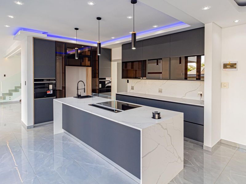 Stunning Newly Built 5-Bedroom Dream Home with Modern Luxury and Space. - Photo 2