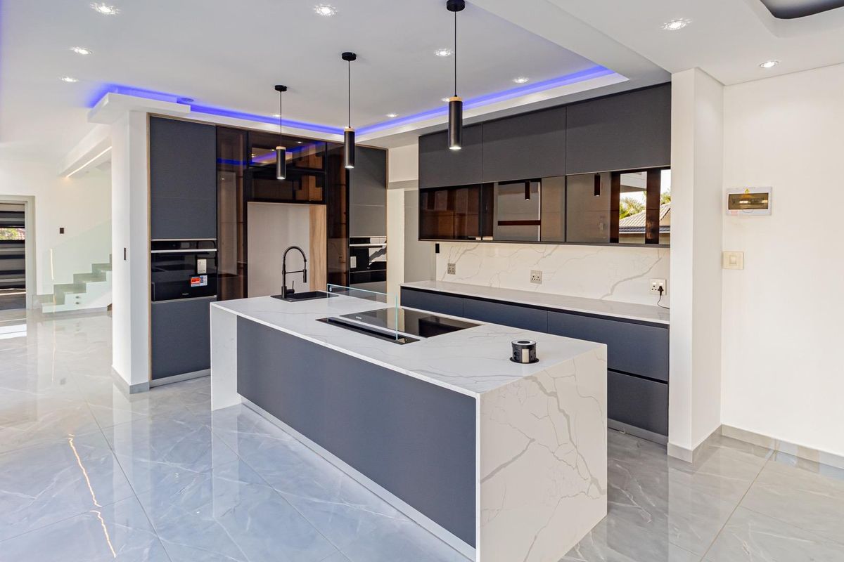 Stunning Newly Built 5-Bedroom Dream Home with Modern Luxury and Space. - Photo 2