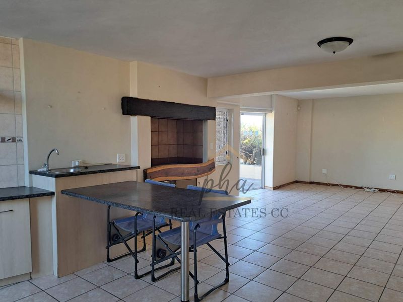 3 Bedroom Family home offering 3 garages for sale in Walvis Bay - Photo 7
