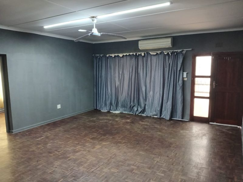 Welcome to this charming 3-bedroom home that perfectly combines classic character with modern comfort! - Photo 2