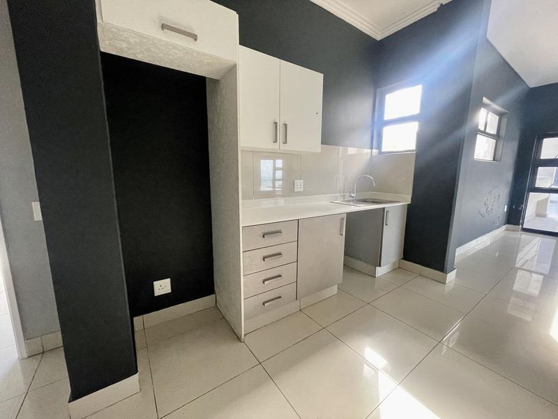 Hendra - Luxury 3-Bedroom, 3-Bathroom Penthouse Apartment with Sea Views and Expansive Entertainment Patio - Photo 5