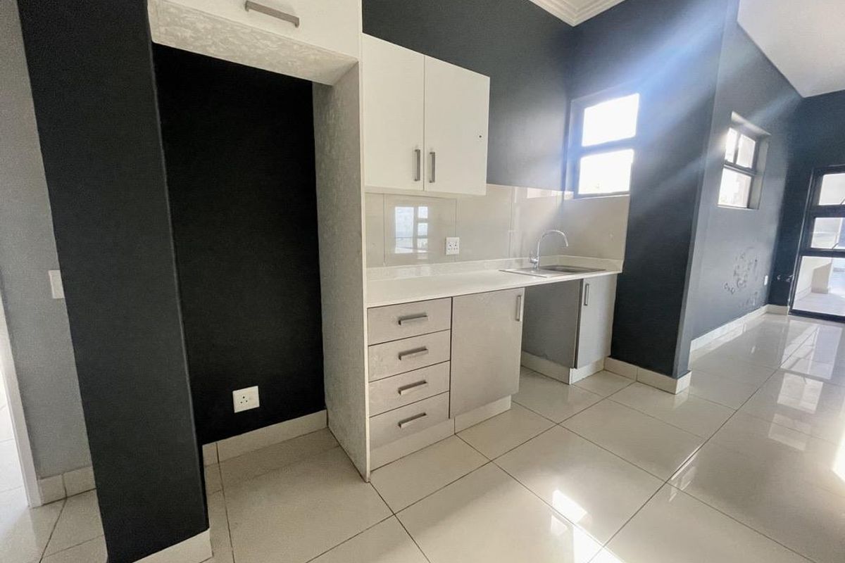 Hendra - Luxury 3-Bedroom, 3-Bathroom Penthouse Apartment with Sea Views and Expansive Entertainment Patio - Photo 5