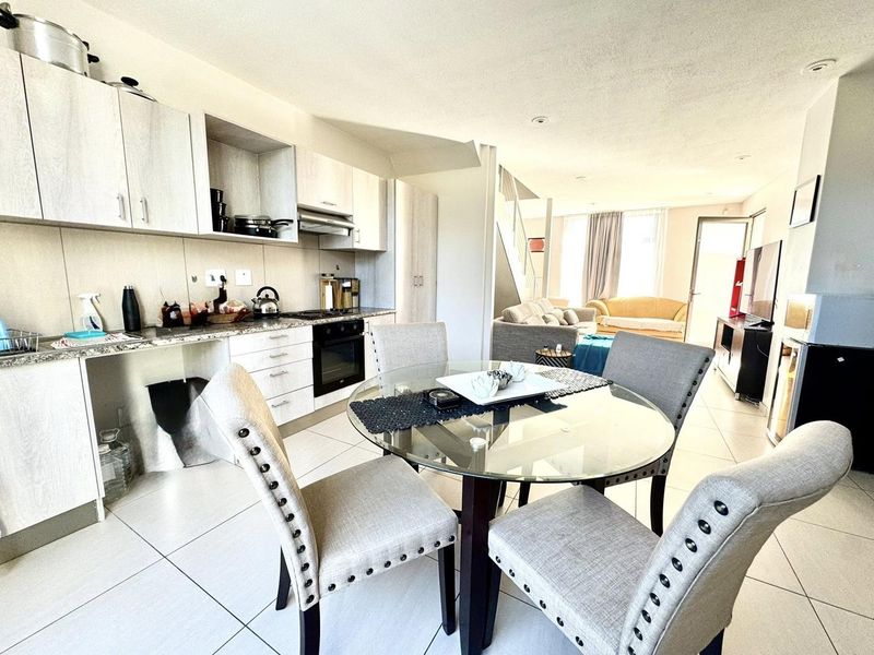 3 Bedroom Townhouse For Sale in Elisenheim - Photo 6