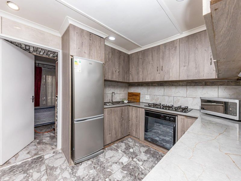 Renovated Two Bedroom Home - Photo 8