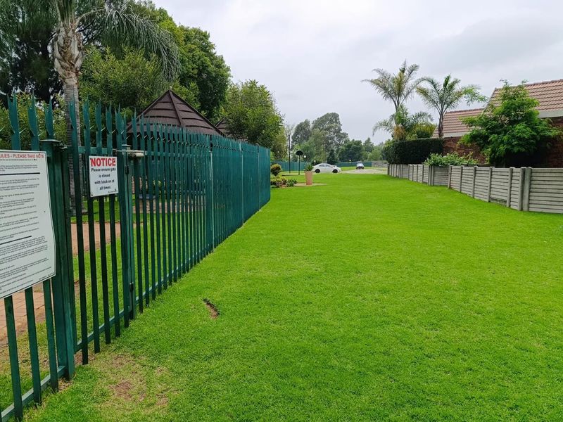 Lovely first floor townhouse - Photo 5