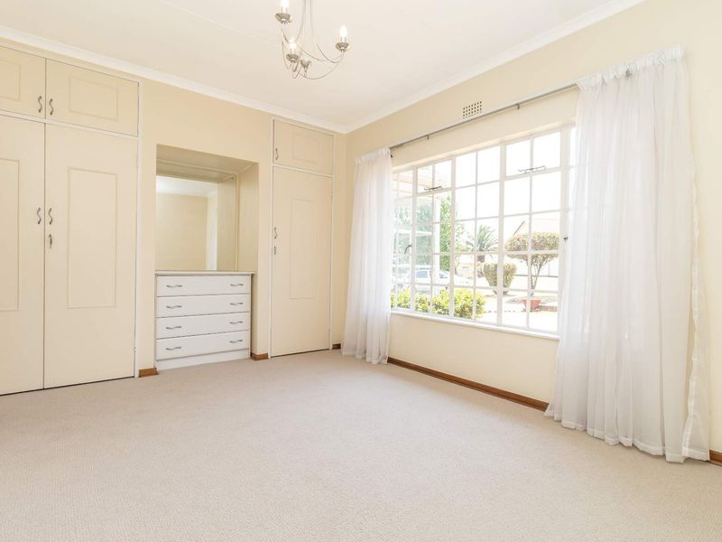 Stunning Townhouse in sought-after Retirement Village - Photo 5