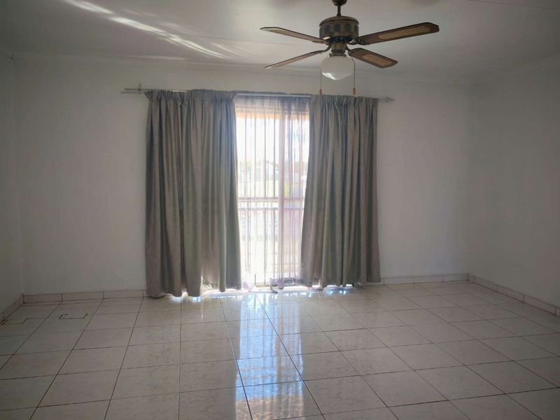 Prime Location & Stunning Views: Your New Home Awaits! - Photo 5