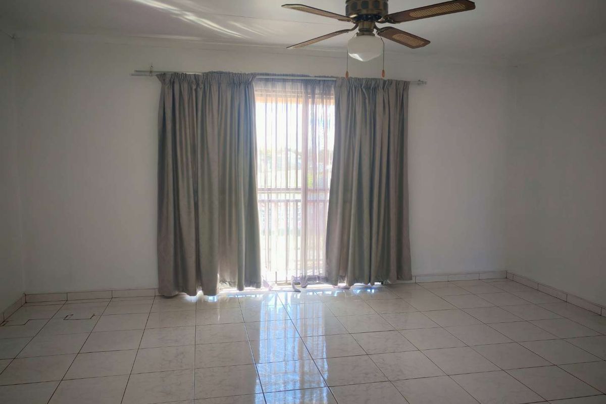 Prime Location & Stunning Views: Your New Home Awaits! - Photo 5