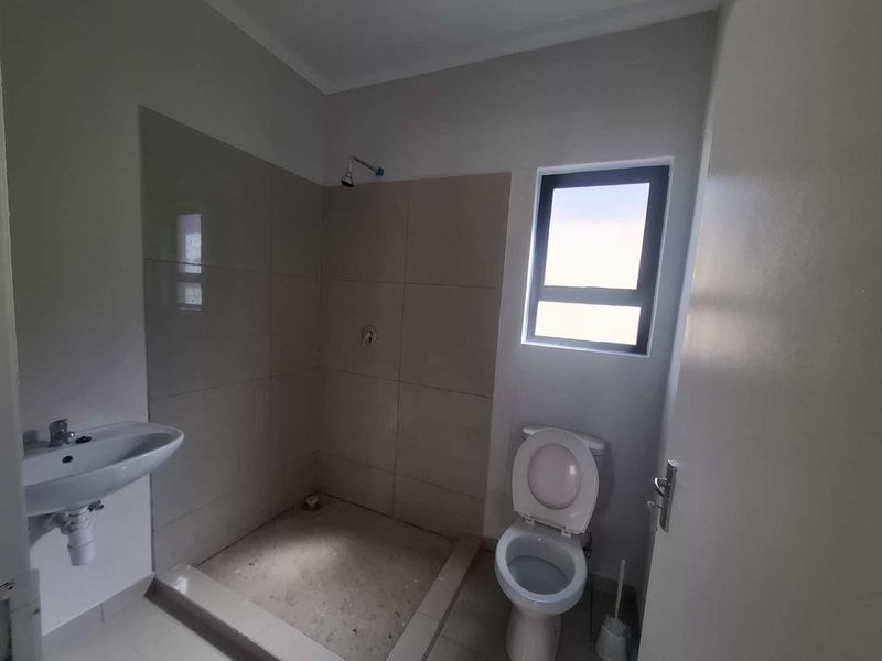 NEW  ROCKY CREST- EXTENSION 4| Brand New Unit - Costs Inclusive - Photo 4