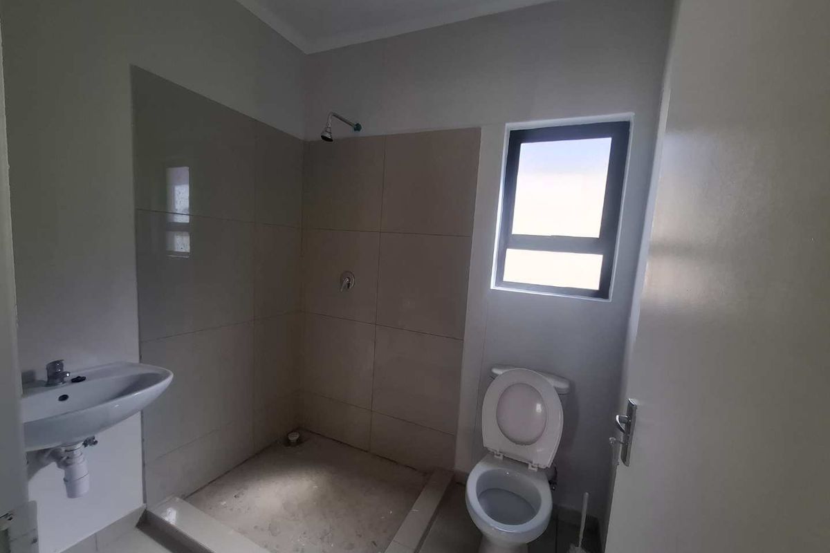 NEW  ROCKY CREST- EXTENSION 4| Brand New Unit - Costs Inclusive - Photo 4