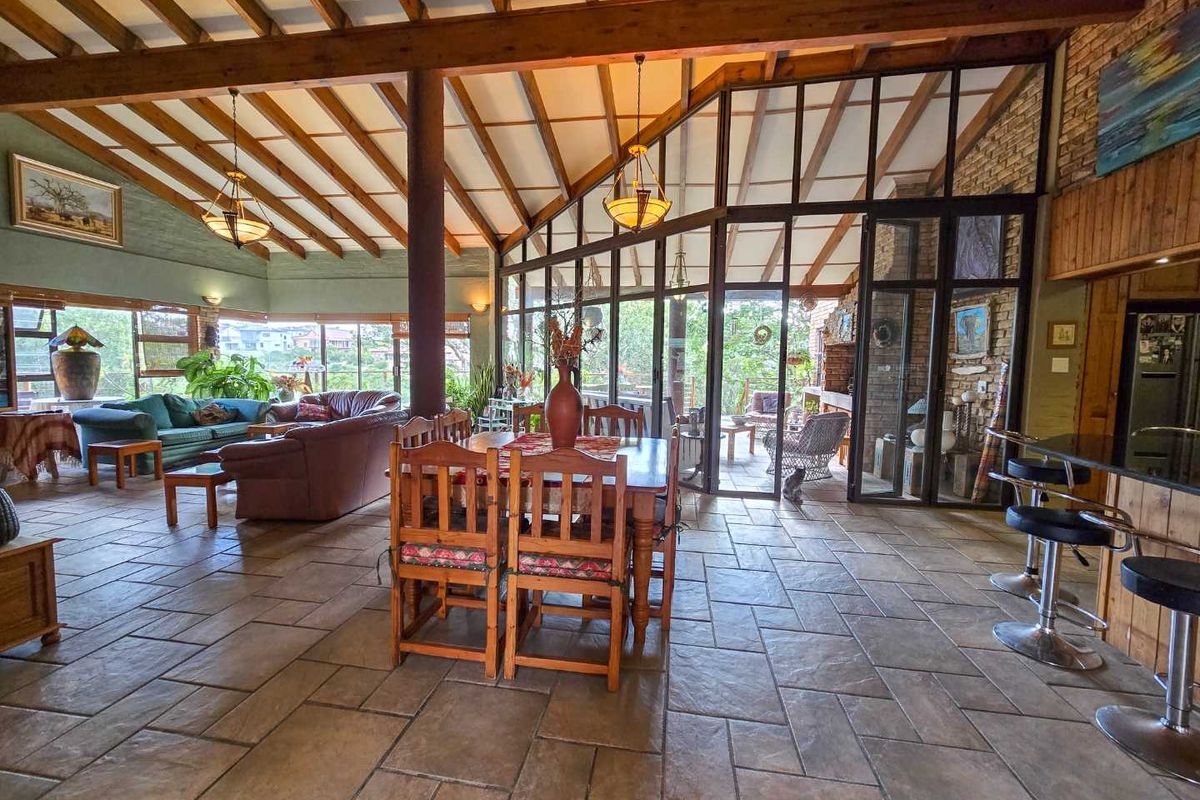 Beautiful open plan family home for sale in Stilbaai-Wes. - Photo 5