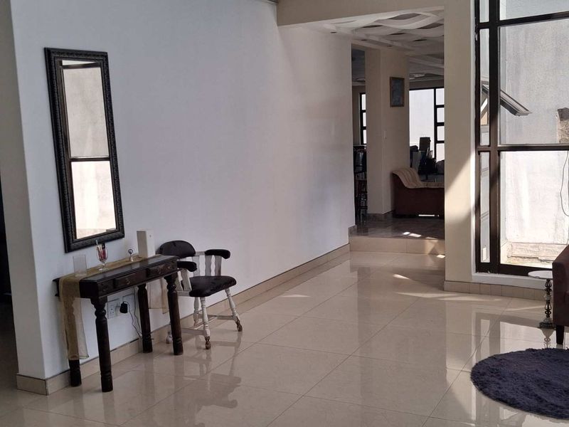 Elegant Double Storey House in Auasblick - Photo 3