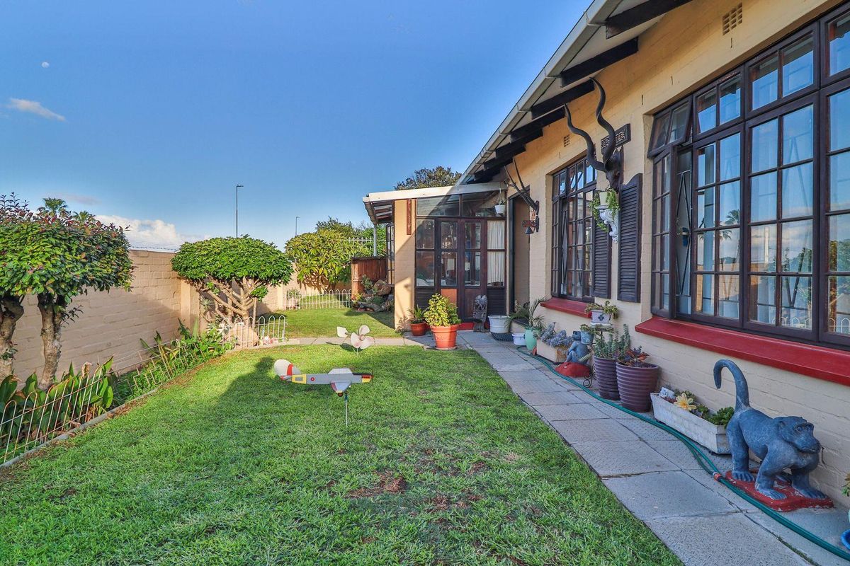 Dual Living at an Affordable Price - Bring the Whole Family - Photo 4