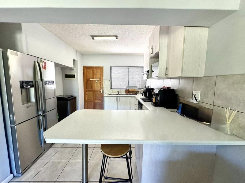 2 Bedroom Apartment For Sale in Elisenheim - Photo 2