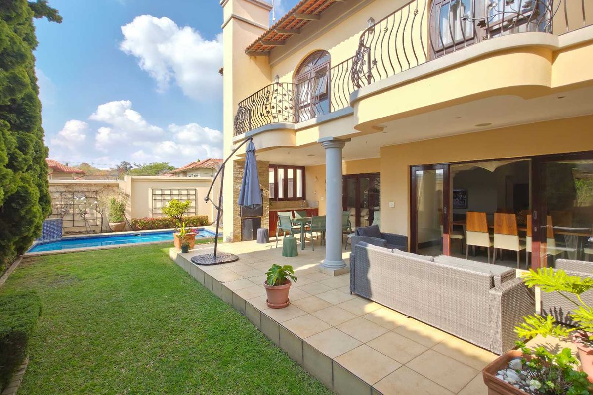 4 Bedroom Executive Sandton Cluster with Furnished Option in Secure boomed off Estate - Photo 3