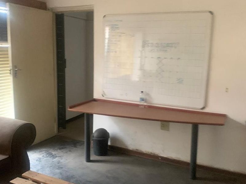 700 square mitre under roof of commercial building in the heart of Johonnesburg - Photo 8