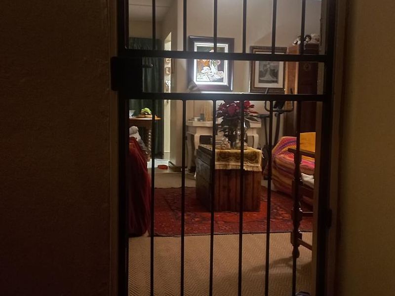 Modern 1-Bedroom Apartment for Sale in Willow Acres Estate - Photo 4