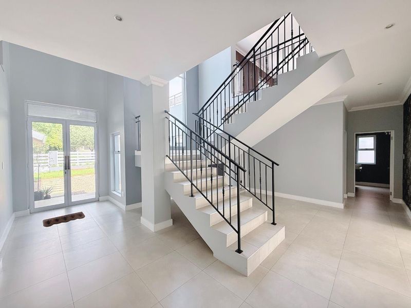 Spacious Family Home In Top Location - Photo 7