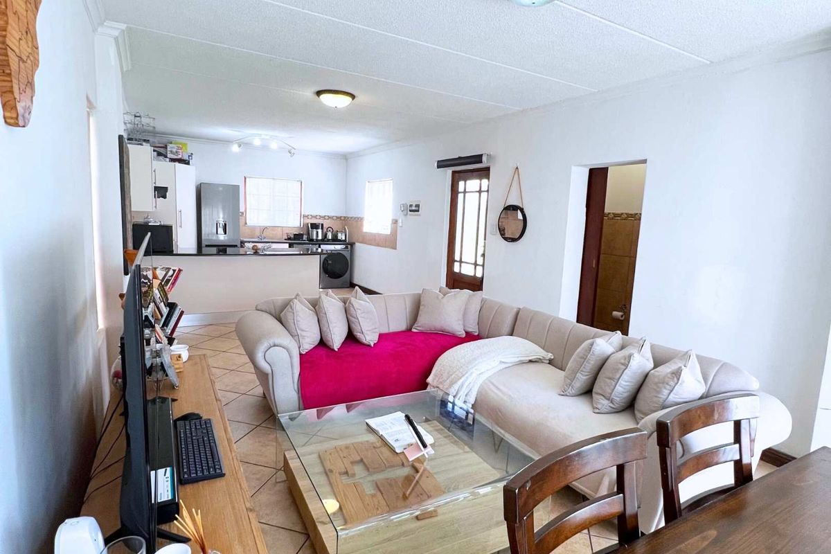 Charming Duplex in a Secure Complex: The Ideal Starter Home - Photo 5