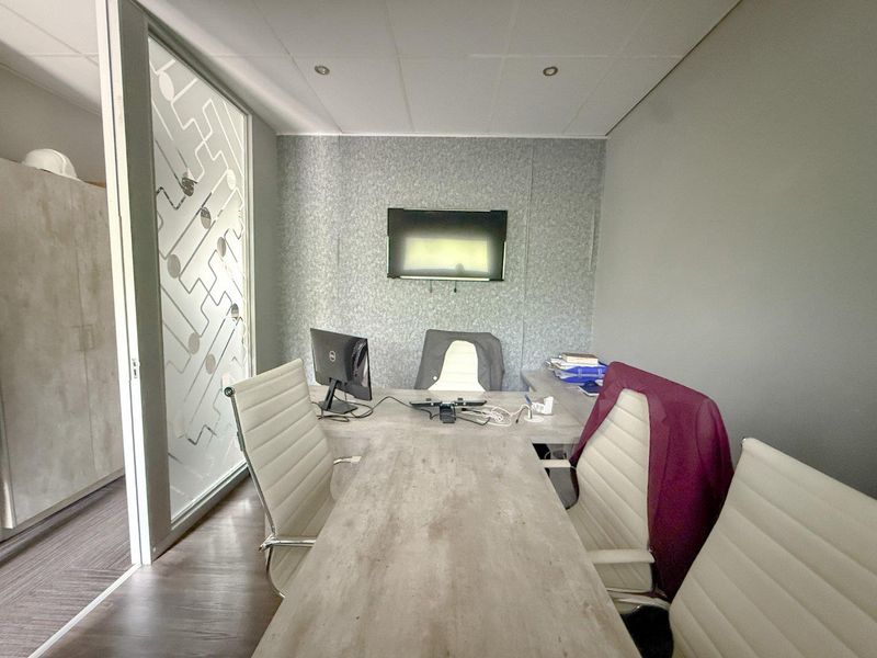 Office for Sale – Prime 87 m2 Unit in Lombardy Business Park - Photo 3