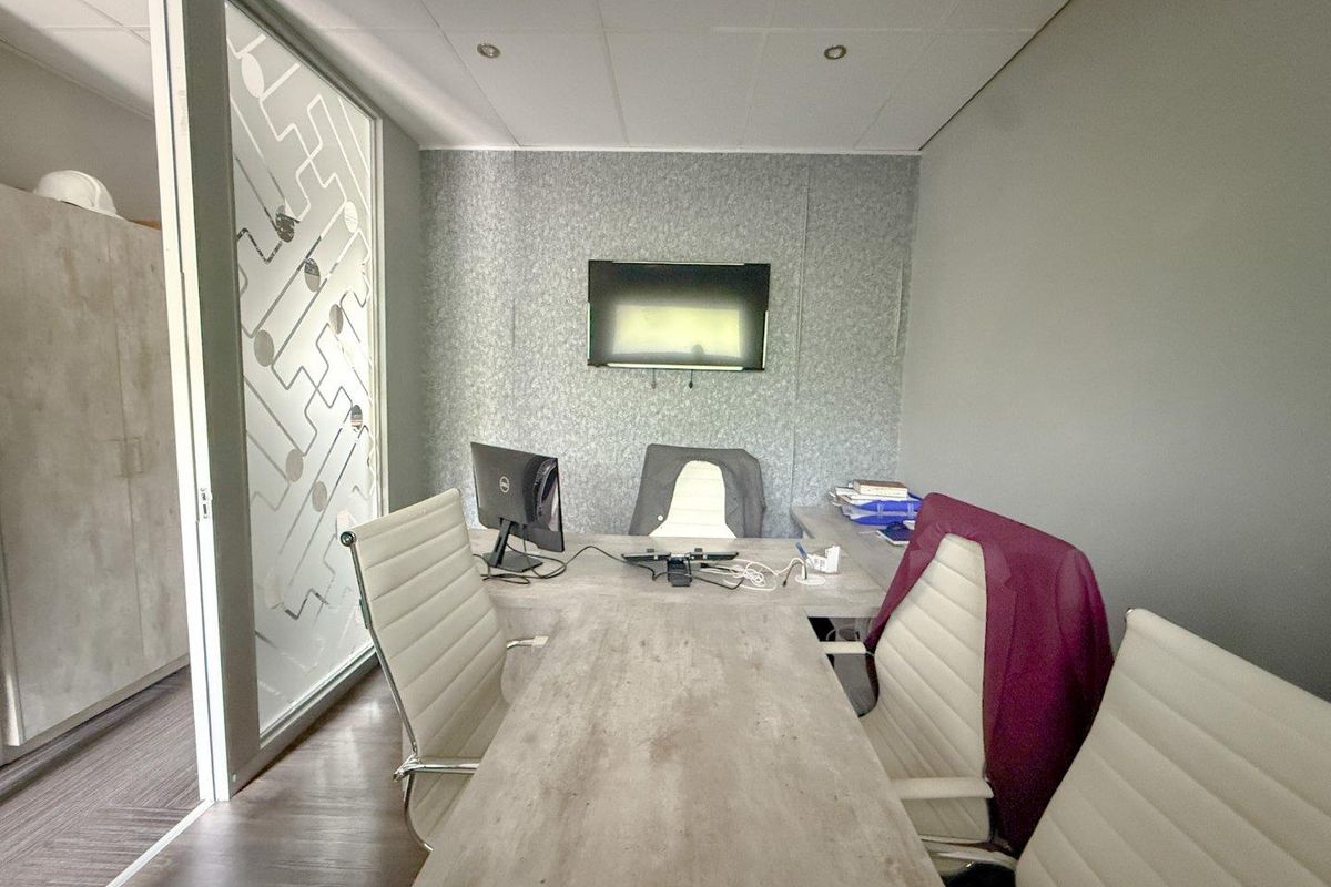 Office for Sale – Prime 87 m2 Unit in Lombardy Business Park - Photo 3