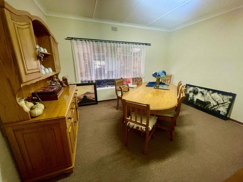 Beautiful 4 bedroom house with a flat for sale - Photo 9