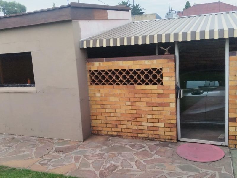 Well, Located Family Home for Sale in Springs - Photo 2