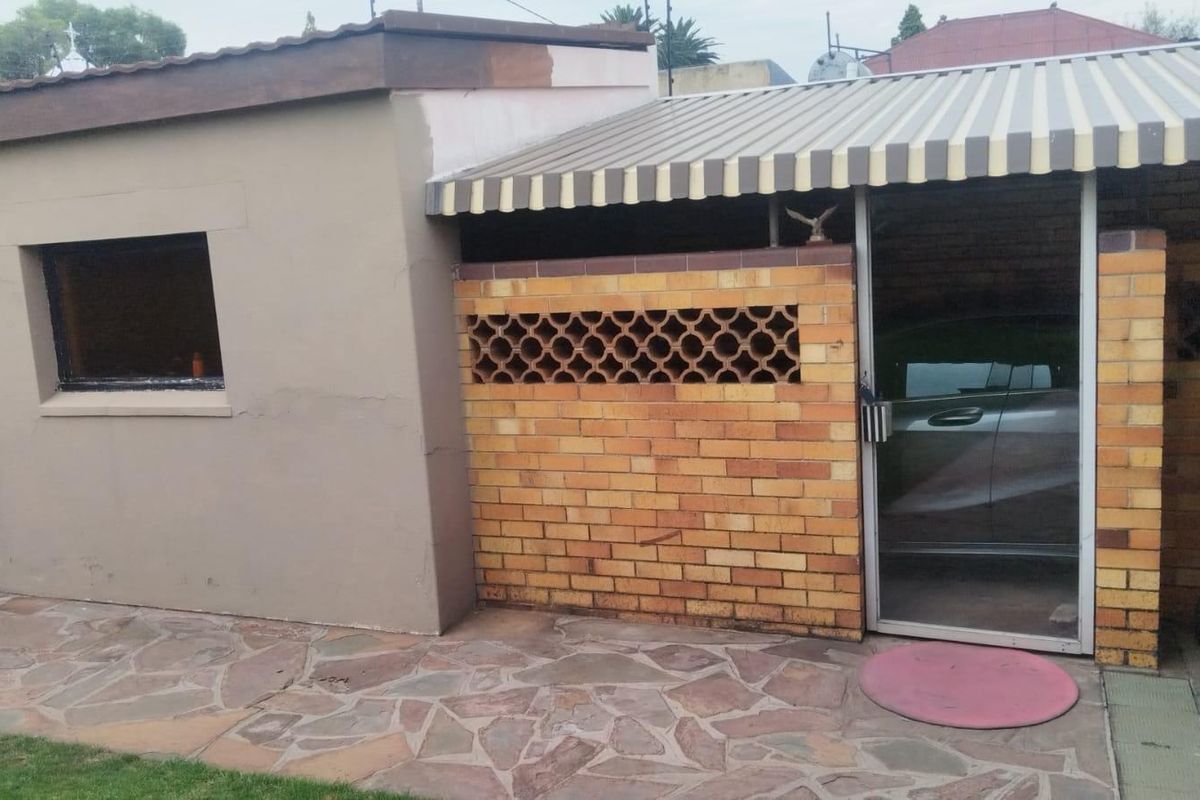 Well, Located Family Home for Sale in Springs - Photo 2