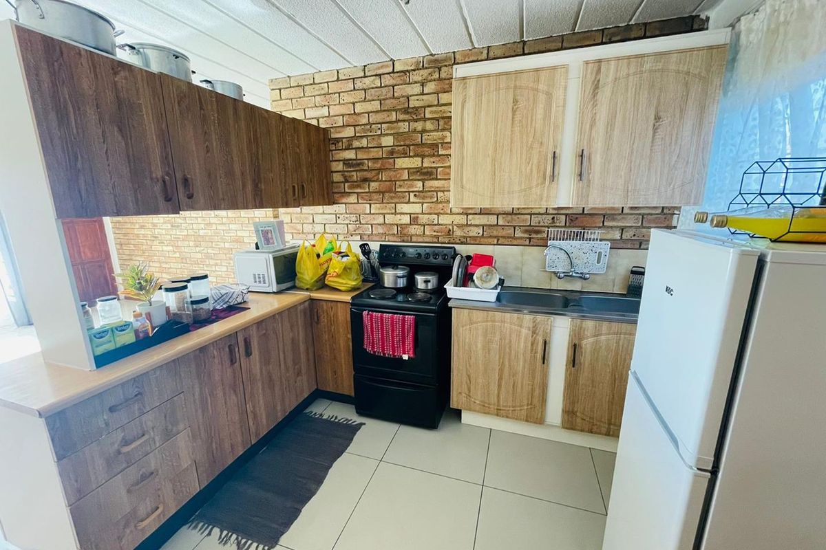 Effortless Style: Modern 2BR with Open-Plan Kitchen - Photo 2